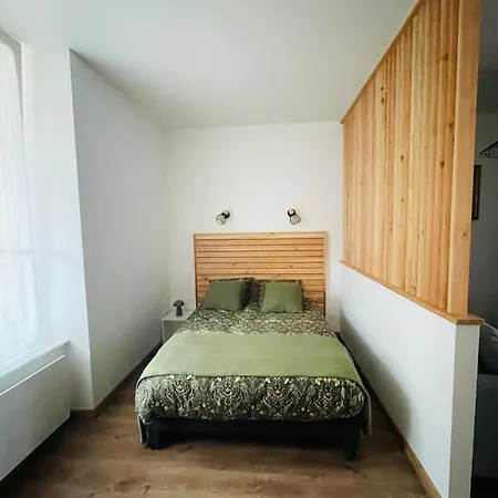 La Maison Bleue Apartment *
