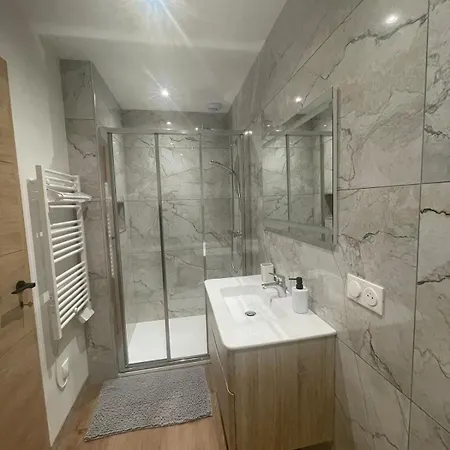 La Maison Bleue Apartment *